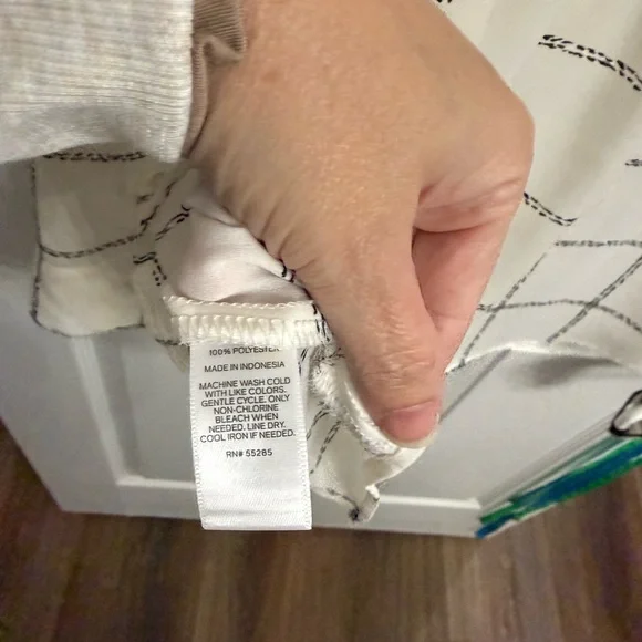 Express Portofino Ivory Black Windowpane Blouse M button up shirt semi sheer - Picture 7 of 7